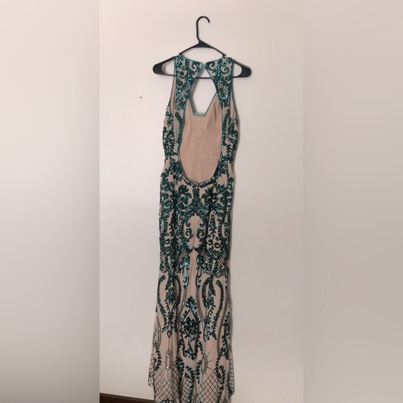 Juliet Formal Emerald Green Sequin & Nude Prom / Formal Dress W/ Cutout Back - Picture 6 of 10